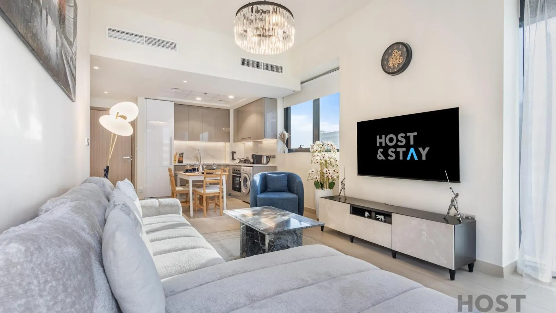 Bright 2Br At Azizi Riviera, Mbr Apartment Dubai